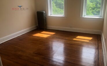 Sunny 2 Bedroom apartment in Woodside $2400