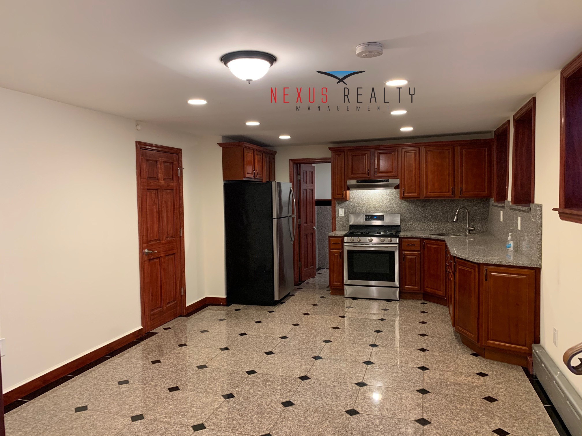 Mint condition!!! Walkin 1 Bedroom apartment in Woodside ONLY 1750