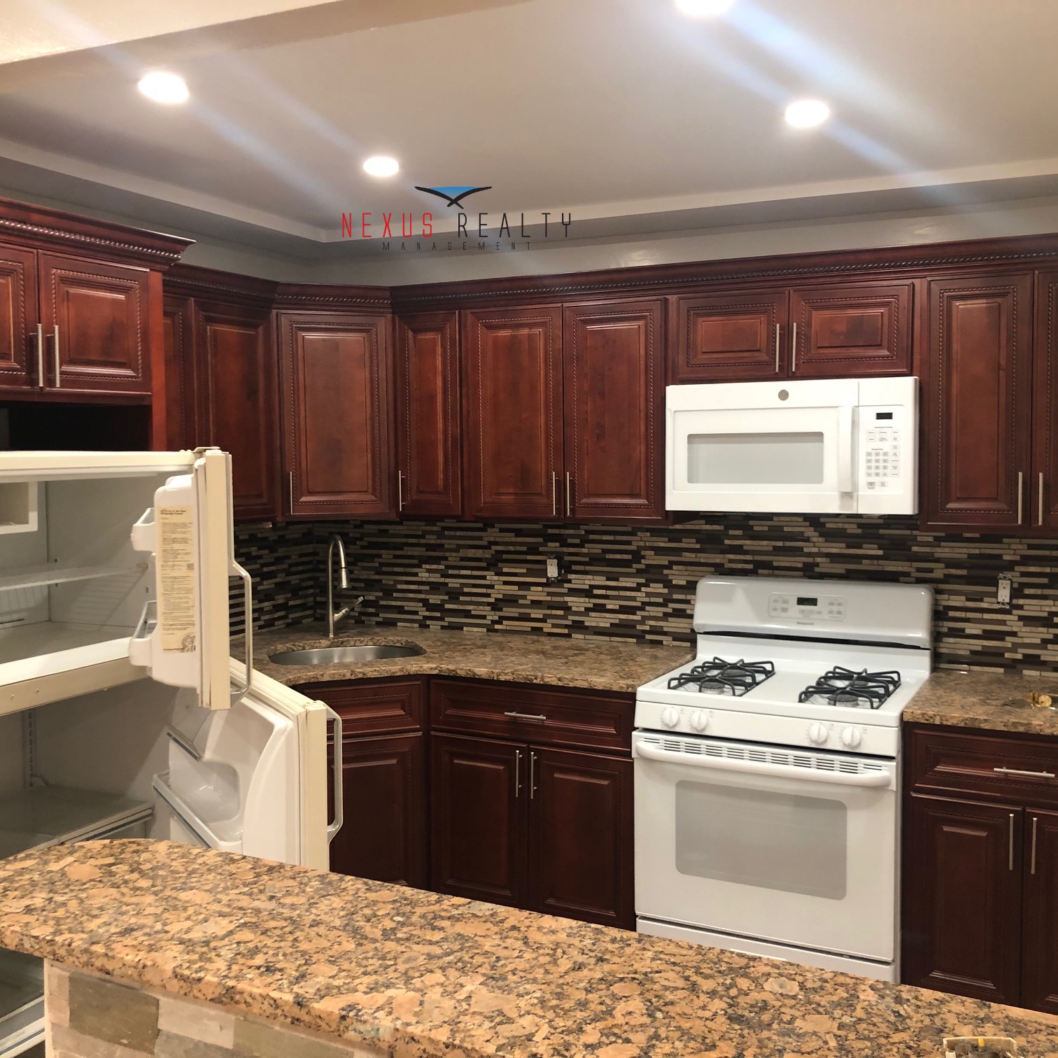 Beautiful 3 Bedroom apartment in Upper Ditmars ONLY 2500 Nexus