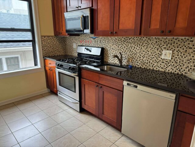 3 Bedroom apartment in LIC $3600