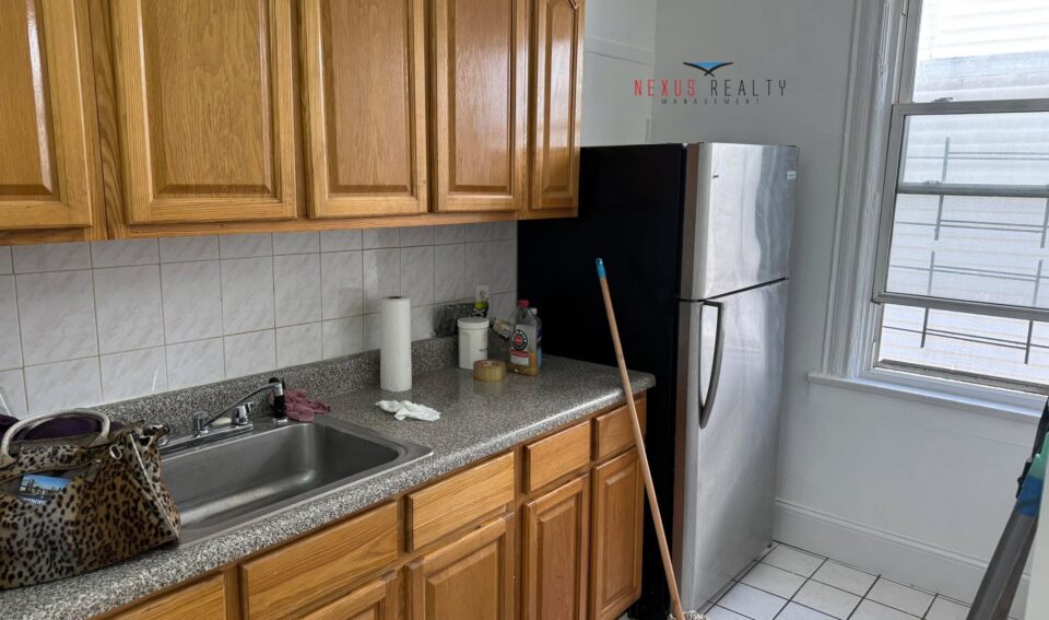 Beautiful 1 Bedroom apartment in Elmhurst ONLY $2000