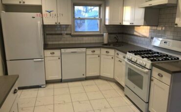 Huge (over 1050 sq ft) 2 Bedroom apartment in Bellerose ONLY $2600