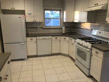 Huge (over 1050 sq ft) 2 Bedroom apartment in Bellerose ONLY $2600