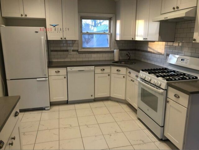 Huge (over 1050 sq ft) 2 Bedroom apartment in Bellerose ONLY $2600