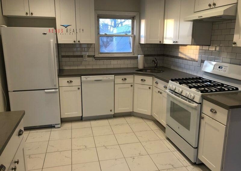 Huge (over 1050 sq ft) 2 Bedroom apartment in Bellerose ONLY $2600