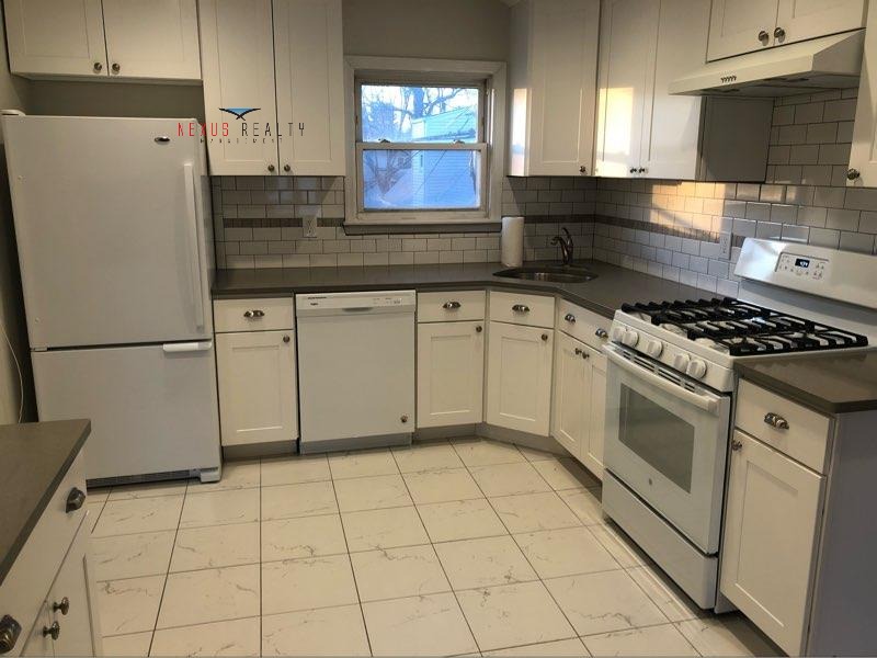 Huge (over 1050 sq ft) 2 Bedroom apartment in Bellerose ONLY $2600