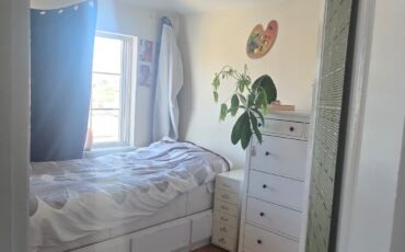 Private ROOM in a 2 Bedroom sharing Apartment in East Elmhurst $1400