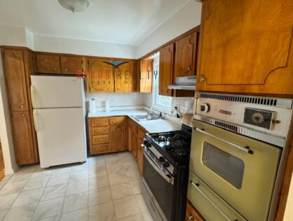 3 Bedroom apartment with plenty of closet space in Astoria ONLY $3200