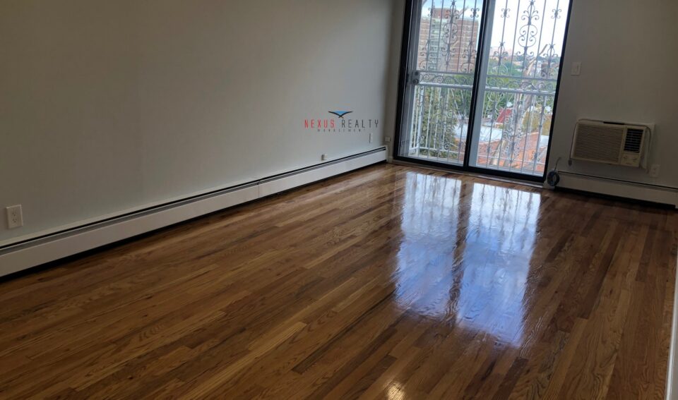 Gut renovated 1 Bedroom apartment with Balcony in Woodside $2300